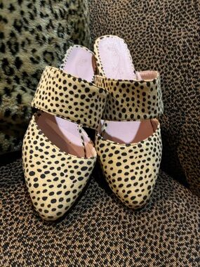 Hollister Beige and Black Spotted Pointed-Toe Slide Mules